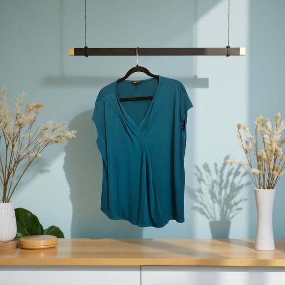 Lane Bryant 1x Pullover Sleeveless Blouse - Picture 2 of 4